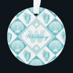 Blue Seashell Diamond Nautical Beach Monogram Ornament<br><div class="desc">Dit , blauwe en witte zeeschoeppatroon vormt afbeeldingen strand en zomer. Er zijn twee soorten schelpen in het ontwerp, op afwisselende blauwe en witte diamanten, en een centrale diamantvorm waar je een monogram, naam of andere tekst kunt toevoegen. Ideaal voor nautisch/strand/oceaan/kustthemadecor. Klik op "Aanpassen" als u de grootte van tekst...</div>