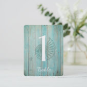 Blue Seashell on Wood Beach Wedding Table Number Kaart (Staand voorkant)