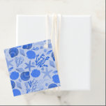 Blue Seashells Beach Colorful Cute Custom Bedankjes Labels<br><div class="desc">Blauwe schelpen patroon cadeau label met ruimte voor uw eigen tekst op de rug. Klik hierboven op "personaliseren" om de achterkant aan te passen met uw eigen tekst of gewoon leeg te laten om met de hand berichten te schrijven. Wijzig de vorm van het label ook naar een gewenste vorm....</div>