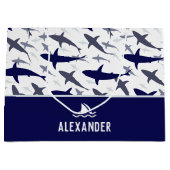 Blue Shark Pattern met naam Boy Birthday Party Groot Cadeauzakje (Voorkant)
