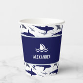 Blue Shark Pattern met naam Boy Birthday Party Papieren Bekers (Achterkant)
