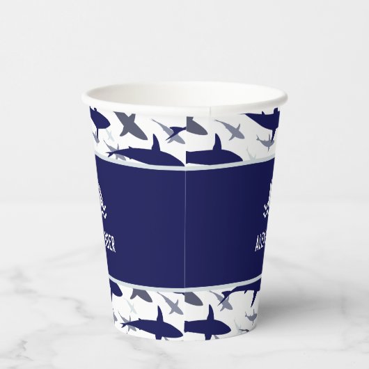 Blue Shark Pattern met naam Boy Birthday Party Papieren Bekers (Rechts)