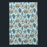Blue Shell Starfish Zee Pattern Theedoek<br><div class="desc">Dit ,  blauwe en roomzegel en zeestervispatroon vormen afbeeldingen van het strand en de zomer. Er zijn vijf soorten schelpen in het ontwerp en één zeester. Ideaal voor nautisch/strand/oceaan/kustthemadecor. De lichtblauwe achtergrondkleur kan worden aangepast aan alles wat u wilt via Aanpassen —> Bewerken—> Achtergrond.</div>