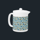 Blue Shell Starfish Zee Pattern Theepot<br><div class="desc">Dit ,  blauwe en roomzegel en zeestervispatroon vormen afbeeldingen van het strand en de zomer. Er zijn vijf soorten schelpen in het ontwerp en één zeester. Ideaal voor nautisch/strand/oceaan/kustthemadecor. De lichtblauwe achtergrondkleur kan worden aangepast aan alles wat u wilt via Aanpassen.</div>