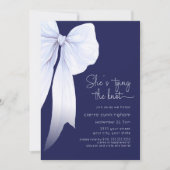 Blue She's Tying the Knot Bow Vrijgezellenfeest Kaart (Voorkant)