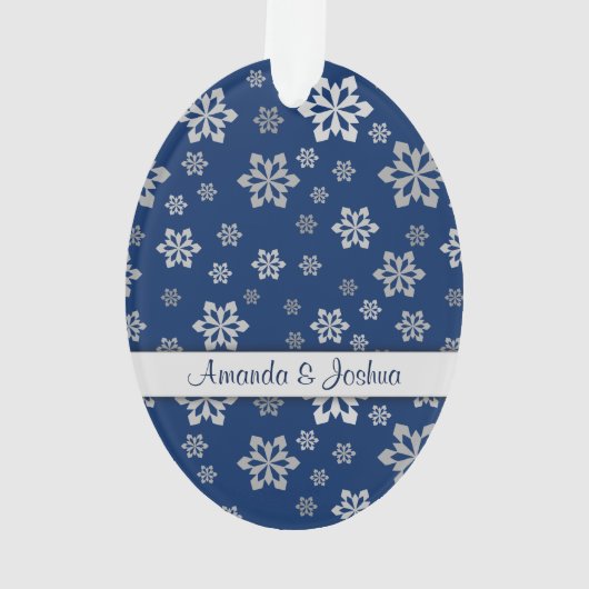 Blue Silver Snowflake Married & Merry Kerstmis Ornament (achterkant)