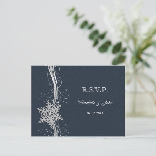 Blue Silver Snowflakes Winter bruiloft RSVP Uitnodiging Briefkaart (Staand voorkant)