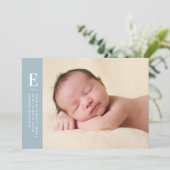 Blue Simple Monogram New Baby Photo Birth Aankondiging (Staand voorkant)