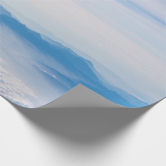 Blue sky and mountains view from airplane stylized cadeaupapier (Hoek)
