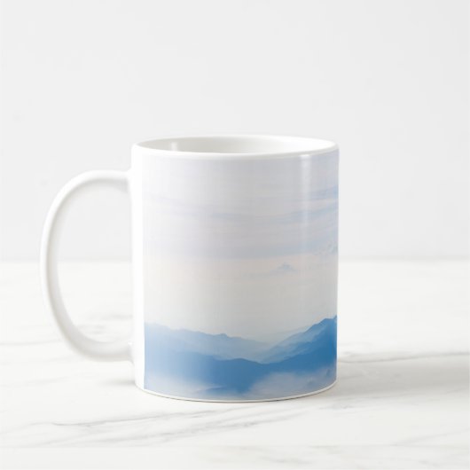 Blue sky and mountains view from airplane stylized koffiemok (Links)