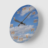 Blue Sky en Clouds - Gold Roman Numerals Ronde Klok (Hoek)