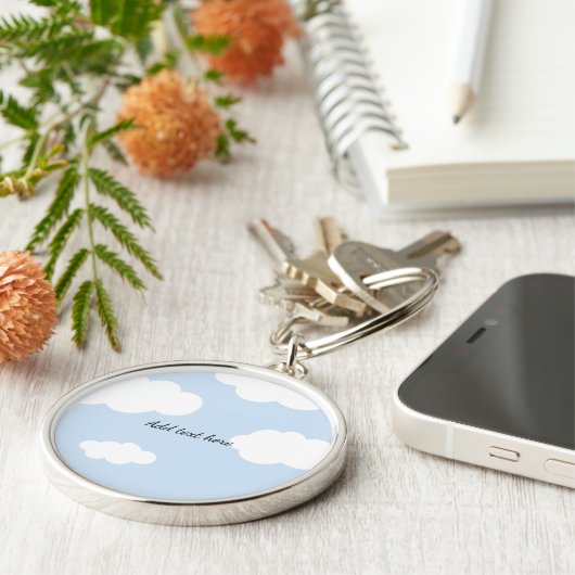 Blue Sky, Fluffy White Clouds Sjabloon Sleutelhanger (Zijkant)