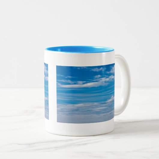 Blue Sky met Cloud Streaks Tweekleurige Koffiemok (Voorkant rechts)