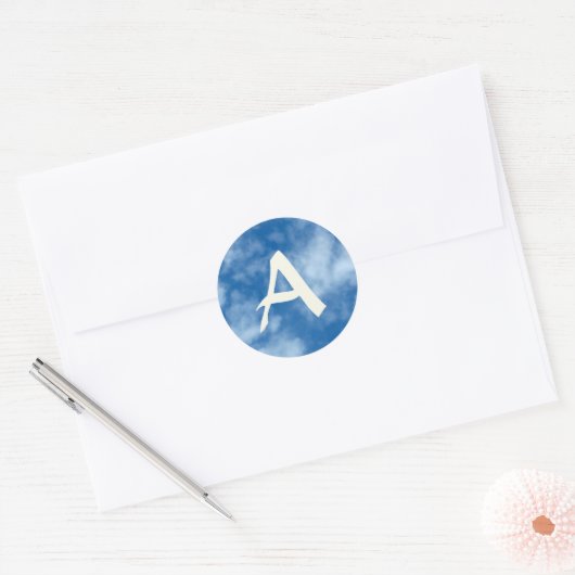 Blue Sky met Clouds Foto met Initiaal Ronde Sticker (Envelop)