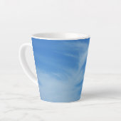 Blue Sky met White Clouds Abstracte Natuur Foto Latte Mok (Linkerhoek)