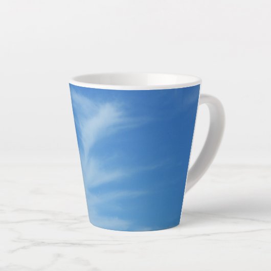 Blue Sky met White Clouds Abstracte Natuur Foto Latte Mok (Rechterhoek)