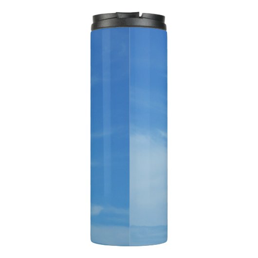 Blue Sky met White Clouds Abstracte Natuur Foto Thermosbeker (Achterkant)