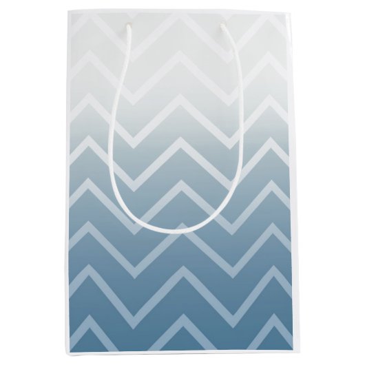 Blue Sky White Chevron Medium Cadeauzakje (Voorkant)