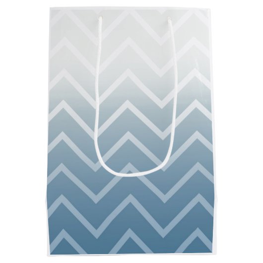 Blue Sky White Chevron Medium Cadeauzakje (Achterkant)