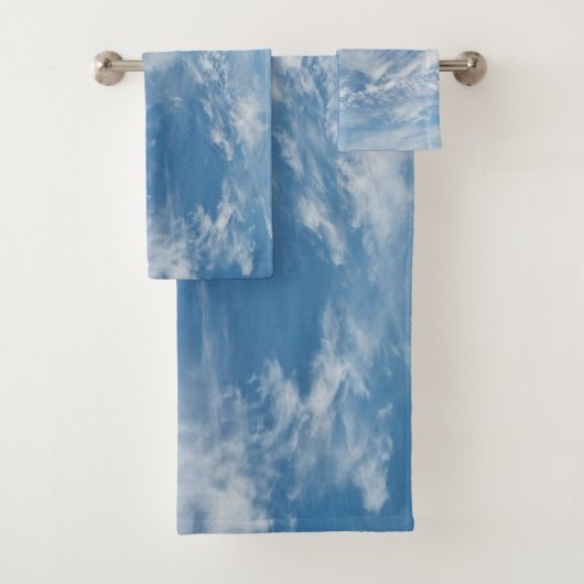 Blue Sky White Clouds Bad Handdoek (Insitu)