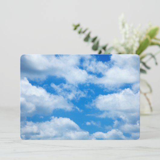 Blue Sky White Clouds Heavenly Skies Background (Staand voorkant)