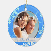 Blue Snowflake Ons eerste kerstfoto-Ornament Keramisch Ornament (Links)