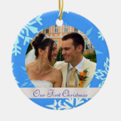 Blue Snowflake Ons eerste kerstfoto-Ornament Keramisch Ornament (Voorkant)
