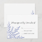 Blue Snowflake op White Winter Wedding RSVP Kaartje (Voorkant / Achterkant)