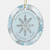 Blue Snowflake Persoonlijke naamdatum Keramisch Ornament (Links)