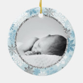Blue Snowflake Persoonlijke naamdatum Keramisch Ornament (Achterkant)