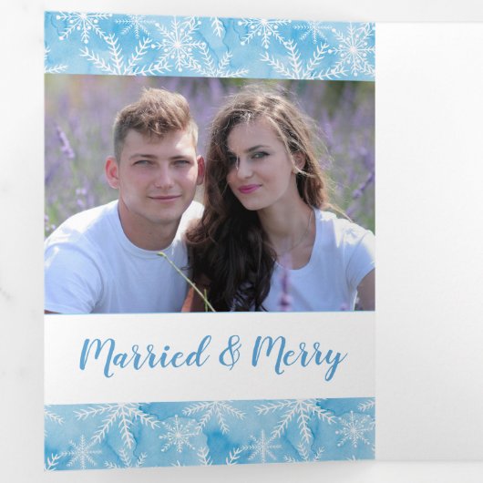 Blue Snowflake Two Photo Pas getrouwd Holiday Trif Drieluik Wenskaart (Binnenzijde eerst)