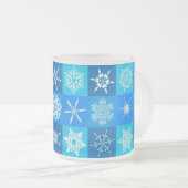 Blue Snowflakes Patroon Matglas Koffiemok (Voorkant rechts)