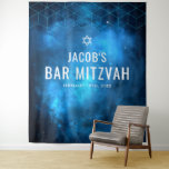 Blue Space Galaxy Bar Mitzvah Achtergrond Wandkleed<br><div class="desc">Moderne ruimte thema Bar Mitzvah achtergrond wandtapijt in blauw en zwart. Dit unieke sterrenstelsel ontwerp is de perfecte keuze voor de jongen die houdt van de ruimte. Eenvoudig personaliseren voor uw evenement met behulp van de online sjabloon velden.</div>