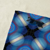 Blue Spacey geometrisch Strandlaken (In situ)