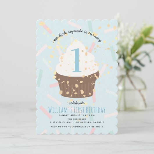 Blue Sprinkles Cupcake Verjaardag Uitnodiging (Staand voorkant)