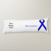 Blue Standard Ribbon Tmpl van Kenneth Yoncich Lichaamskussen (Achterkant)
