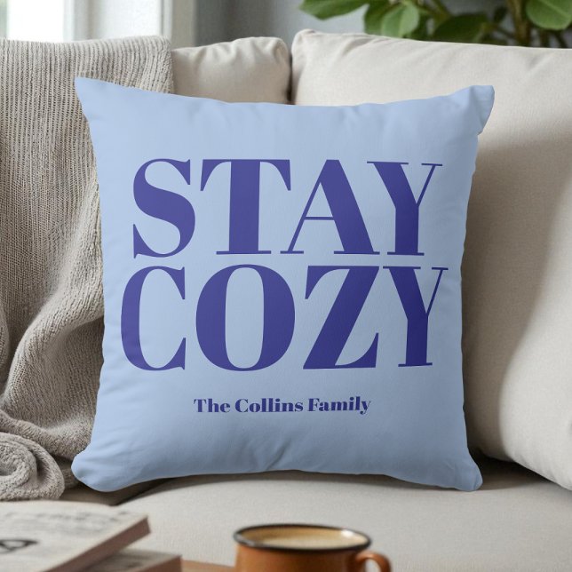 Blue Stay Cosy Feestelijke Typografie Naam Minimal Kussen (Blue Stay Cozy Festive Typography Name Minimalist Throw Pillow)