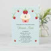 Blue Strawberry Cupcake Birthday Foto Uitnodiging (Staand voorkant)