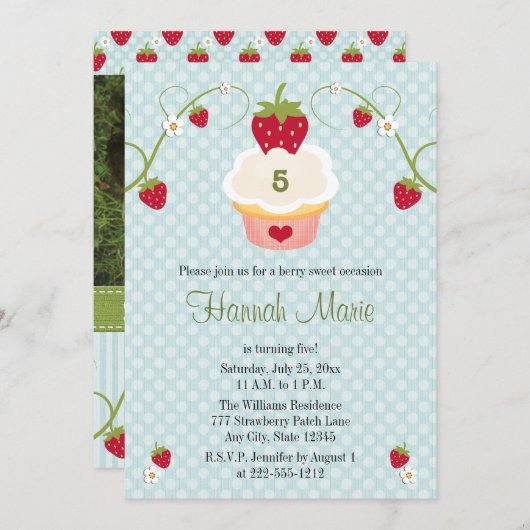 Blue Strawberry Cupcake Birthday Foto Uitnodiging (Voorkant / Achterkant)