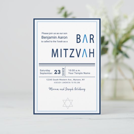 Blue Stripe Modern Bar Mitzvah Uitnodiging (Staand voorkant)