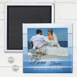 Blue Striped Nautical Wedding Photo Magnet<br><div class="desc">Elegant bruiloft Dank U foto magnet,  met uw eigen favoriete trouwfoto gemaakt door een beschilderd blauw gestreept ton sur ton design met een zilveren voering. Mooi voor een blauwe bruiloft of een nautische bruiloft en aanpasbaar als Save the Date magnet.</div>