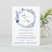 Blue Summer Wreath Monogram Wedding Invitation Kaart (Staand voorkant)