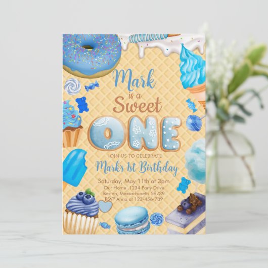 Blue Sweet One 1st Birthday Boy Uitnodiging (Staand voorkant)