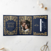 Blue Sword Shield middeleeuwse fantasie trouwfoto Drieluik Uitnodiging (Binnen)