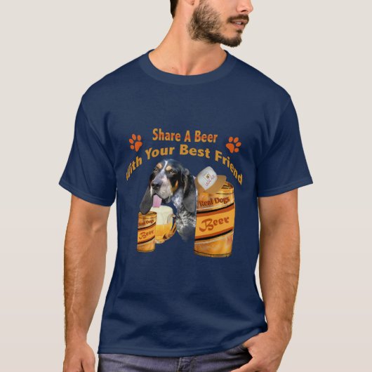 BLue Tick Bloodhound Shares A Beer Shirten T-shirt (Voorkant)