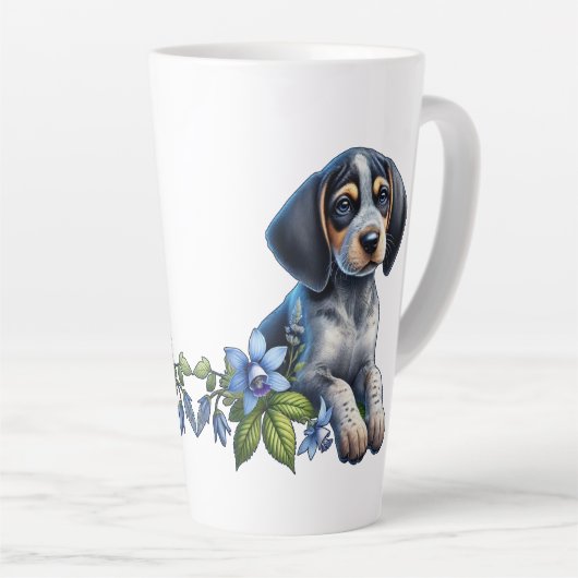 Blue Tick Hound Puppy met delicate blauwe bloemen Latte Mok (Rechterhoek)