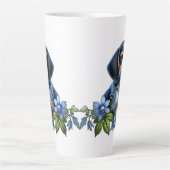 Blue Tick Hound Puppy met delicate blauwe bloemen Latte Mok (Voorkant)