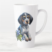 Blue Tick Hound Puppy met delicate blauwe bloemen Latte Mok (Rechts)