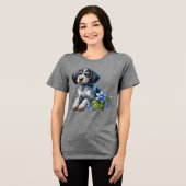 Blue Tick Hound Puppy met delicate blauwe bloemen Tri-Blend Shirt (Voorkant volledig)
