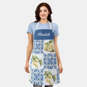 Blue Tile French Country Lemon Custom Name Schort (Gedragen)